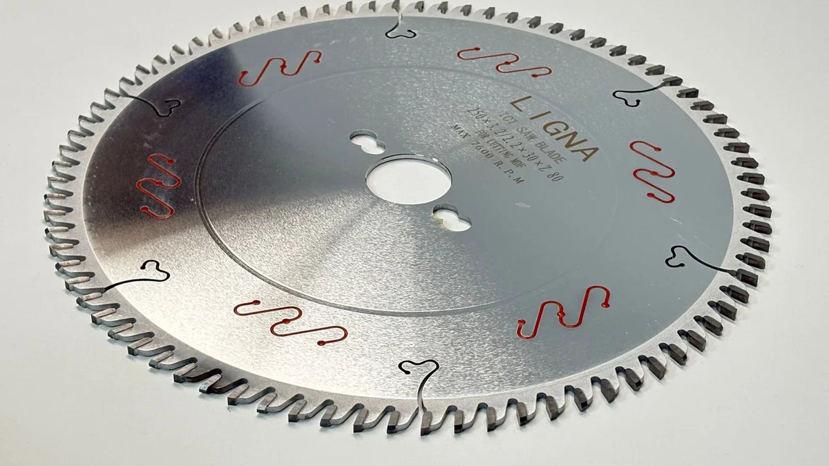 Disco de sierra Ligna de 250 mm y 80 dientes con sus medidas impresas